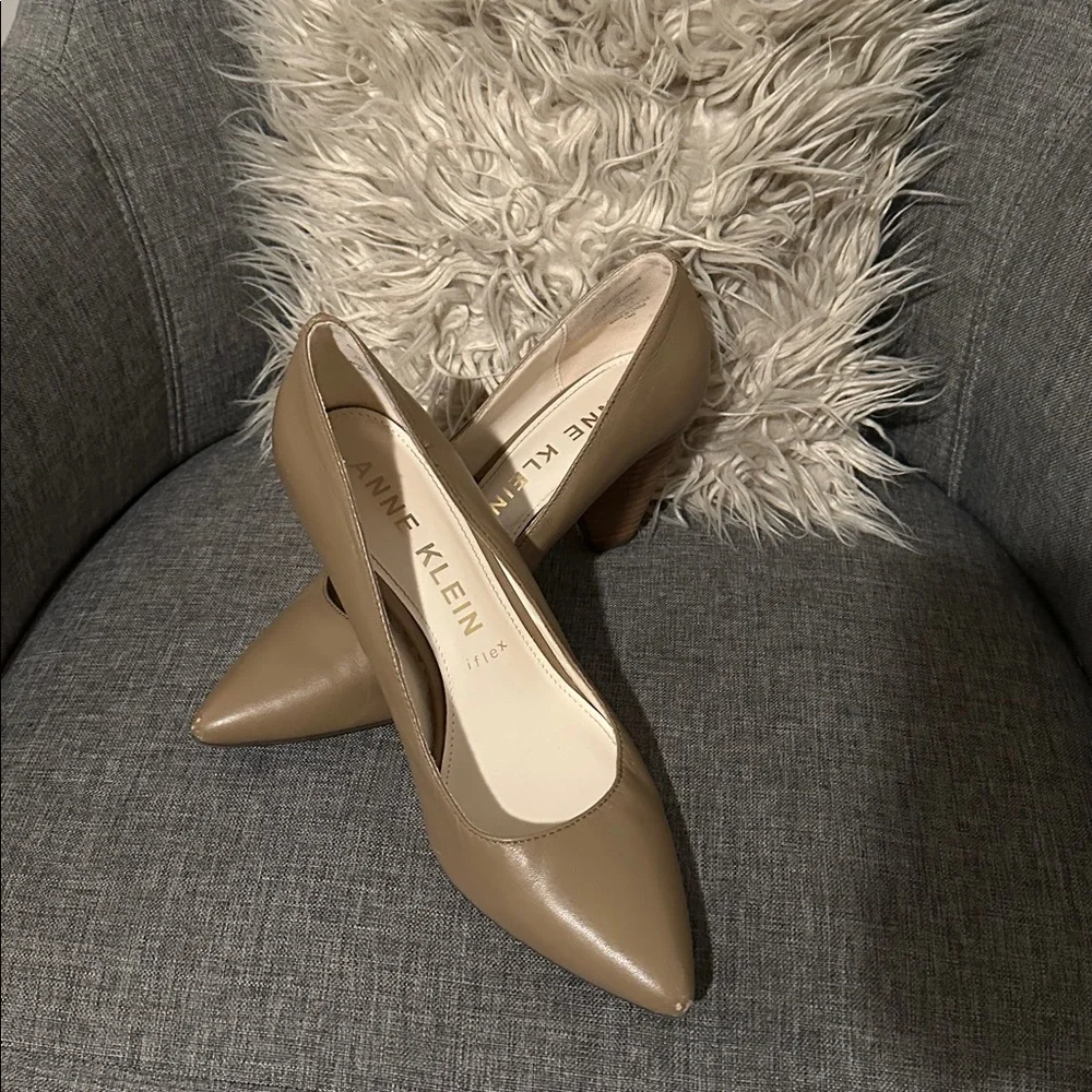 Anne Klein Beige Pumps - Picture 1 of 5